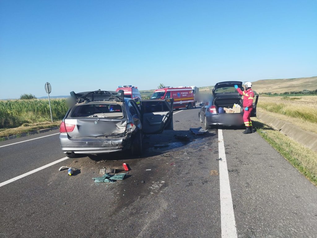 Accident între trei autoturisme în Ilișești