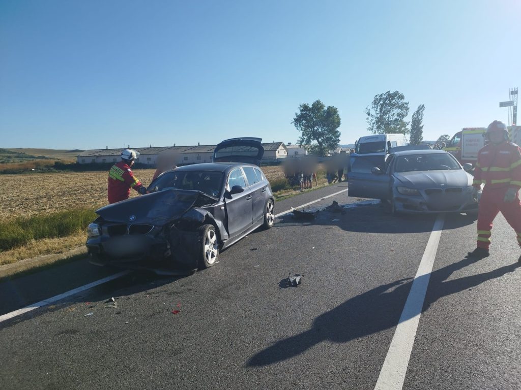 Accident între trei autoturisme în Ilișești