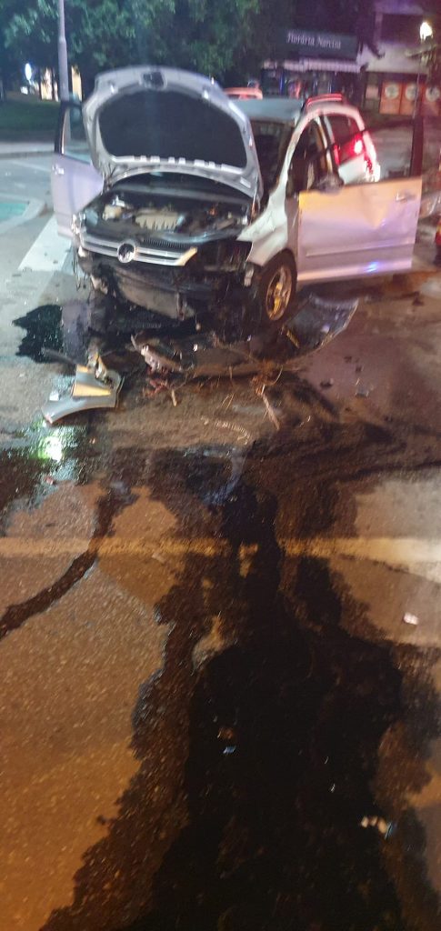 Accident rutier în municipiul Suceava, în care a fost implicat un singur autoturism