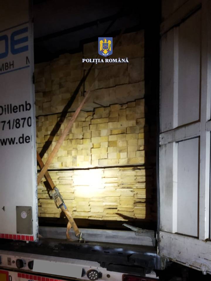 Ansamblu de vehicule și cherestea în valoare de peste 50.000 lei confiscate