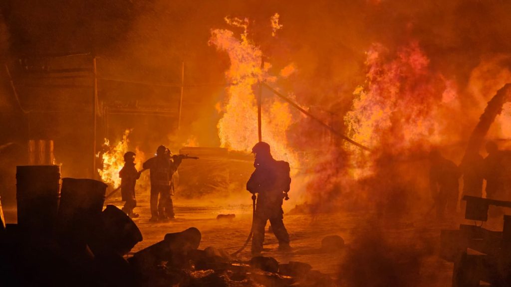 Incendiu la o hală de producție în municipiul Odorheiu Secuiesc
