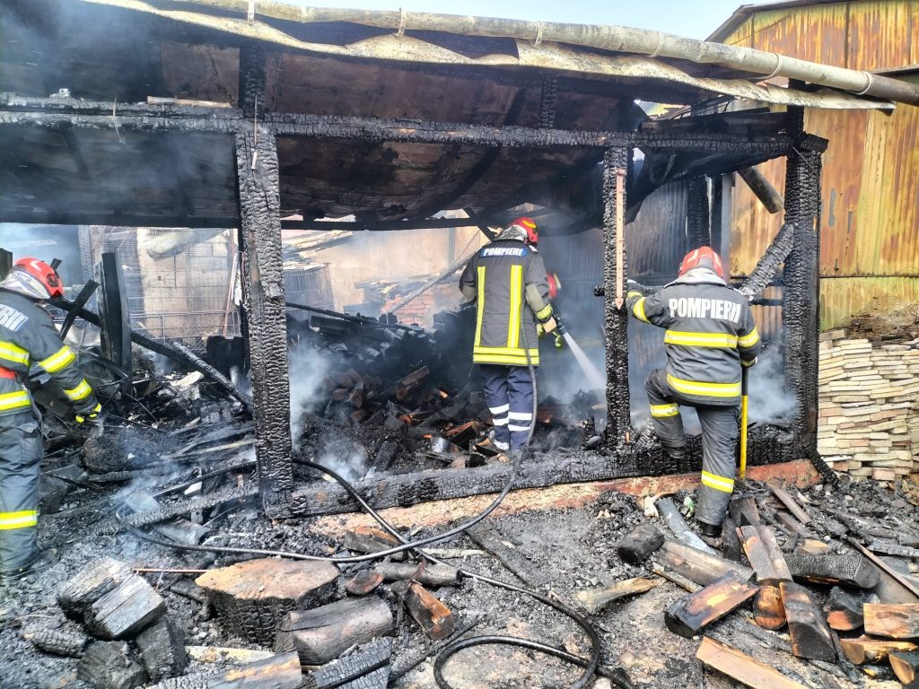Incendiu la o construcție anexă, în municipiul Suceava, în cartierul Ițcani