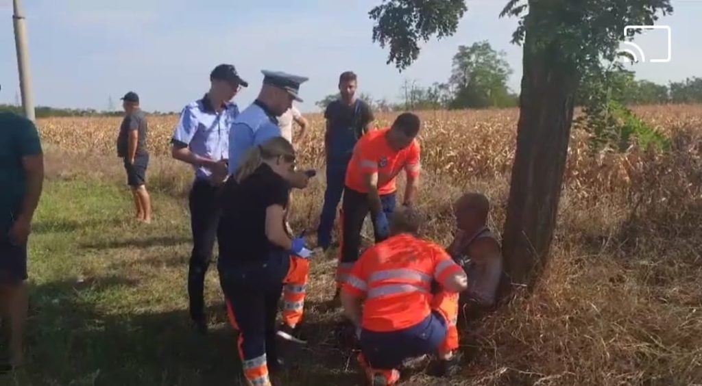 Microbuz cu cinci călători răsturnat la Vetrișoaia