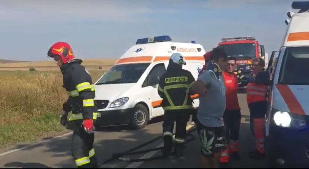 Microbuz cu cinci călători răsturnat la Vetrișoaia