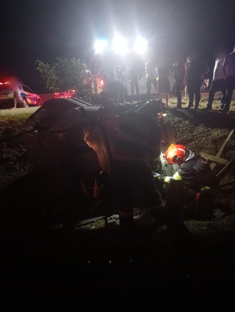 Un bărbat a murit după ce s-a răsturnat cu mașina