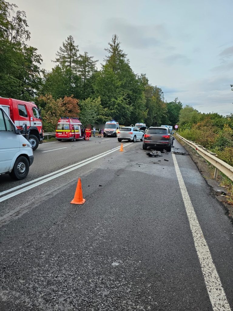 Accident rutier produs între trei autovehicule pe DN17