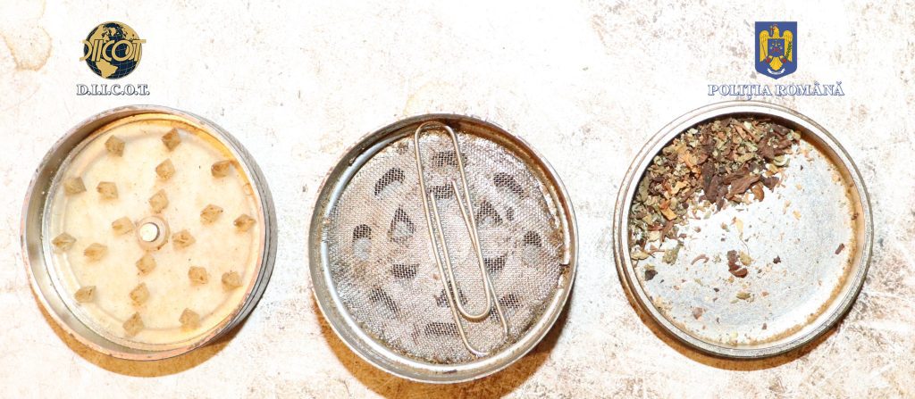 Percheziții la persoane bănuite de trafic de droguri de risc și mare risc, deținere de droguri de risc și mare risc și trafic de minori