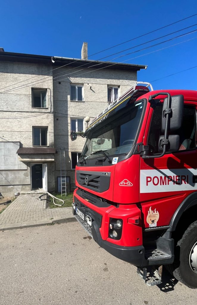 Incendiu într-un apartament, dintr-un bloc de locuințe din orașul Gura Humorului 