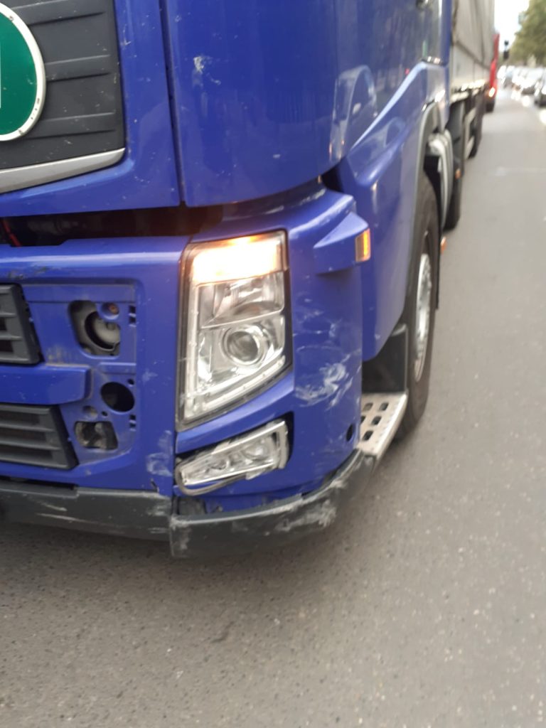 Accident rutier produs în municipiul Bârlad, cu două autoturisme și trei persoane implicate