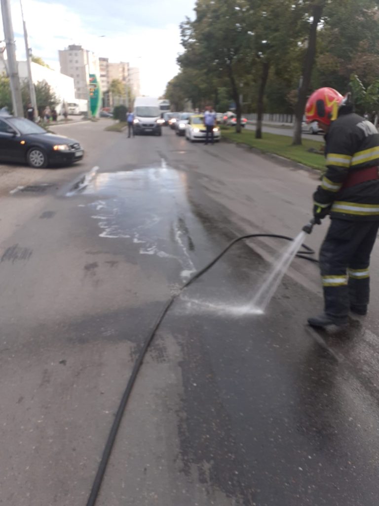 Accident rutier produs în municipiul Bârlad, cu două autoturisme și trei persoane implicate