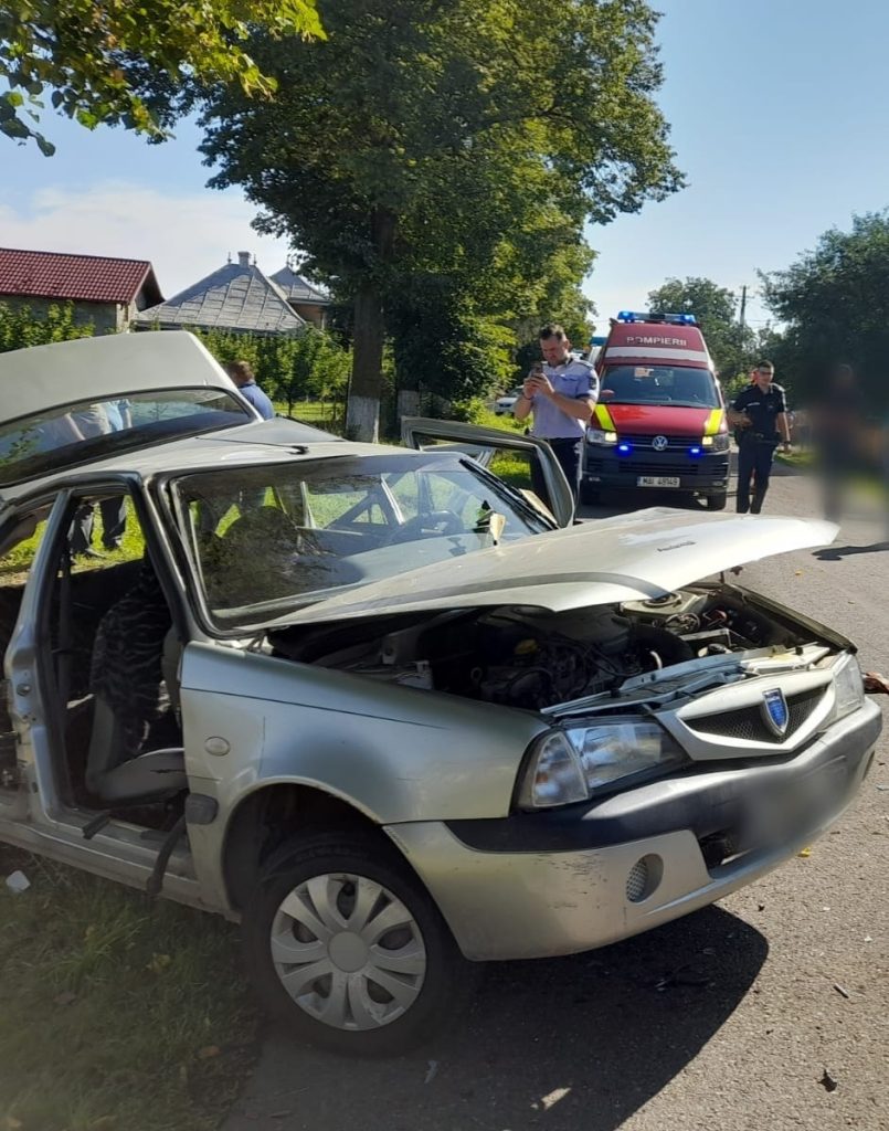 Accident rutier produs în localitatea Frătăuții Vechi, cu două autoturisme implicate și două victime încarcerate