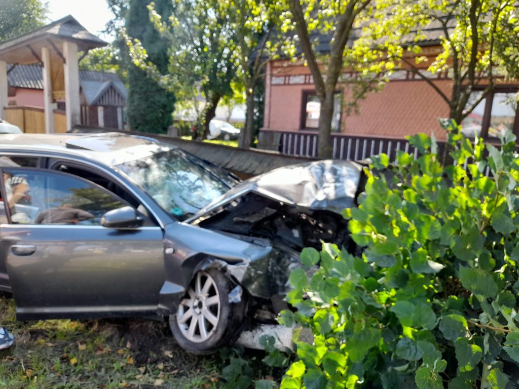Accident rutier produs în localitatea Frătăuții Vechi, cu două autoturisme implicate și două victime încarcerate