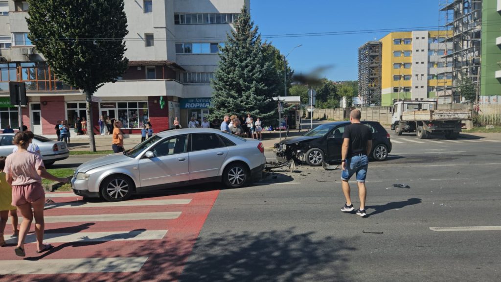 Accident rutier fără victime, pe strada Ștefan cel Mare, lângă Spitalul Județean de Urgență Vaslui 
