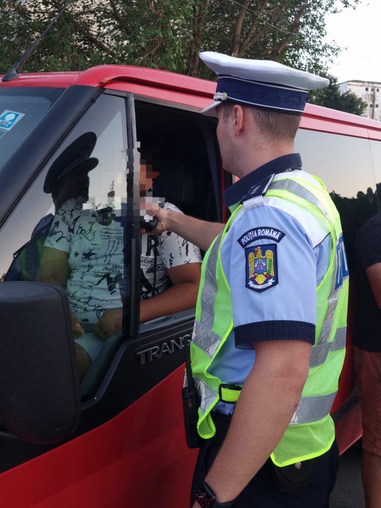 „Șofer” fără permis de conducere, oprit în trafic de către polițiștii suceveni