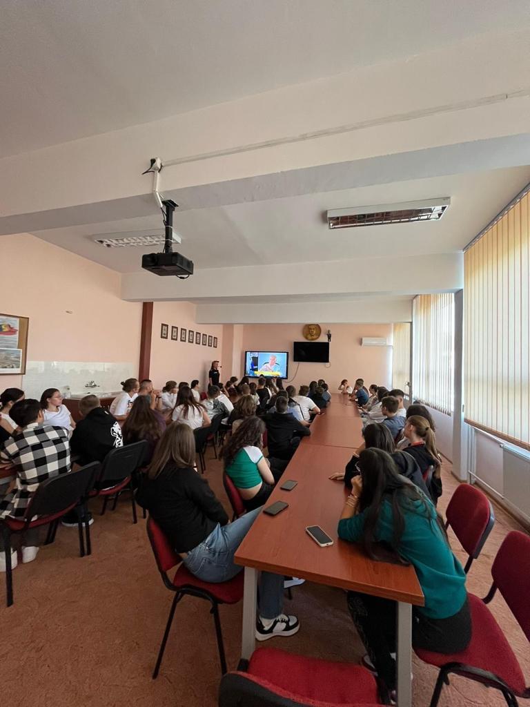 Polițiștii mureșeni au stat de vorbă cu elevii de liceu 