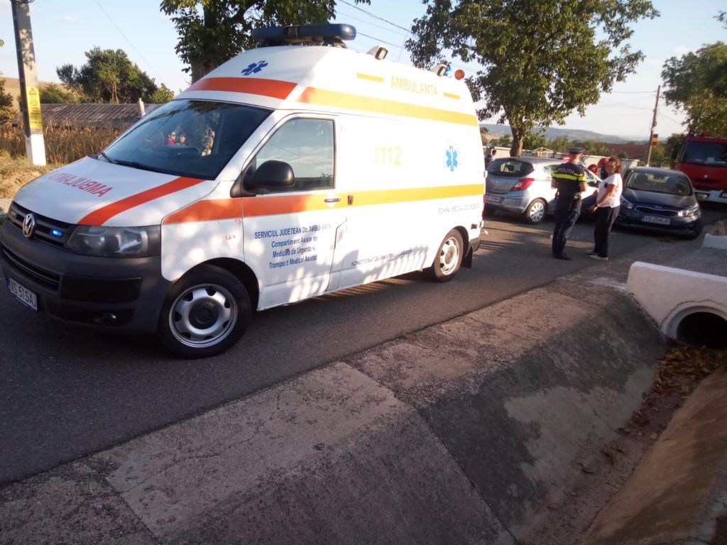 Două femei rănite în urma tamponării a două mașini
