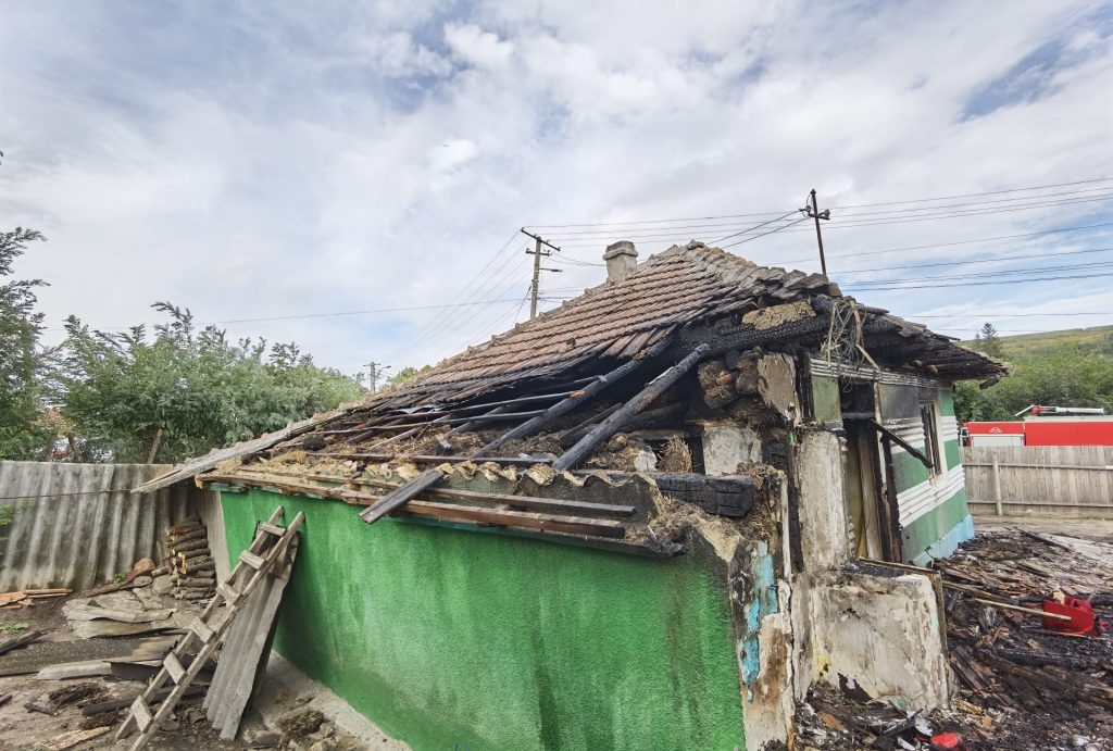 Incendiu izbucnit într-o locuință din localitatea Averești