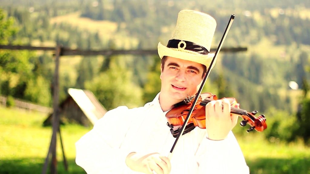 „Trecui asară pân codru”. Prin Ținutul Codrului... 