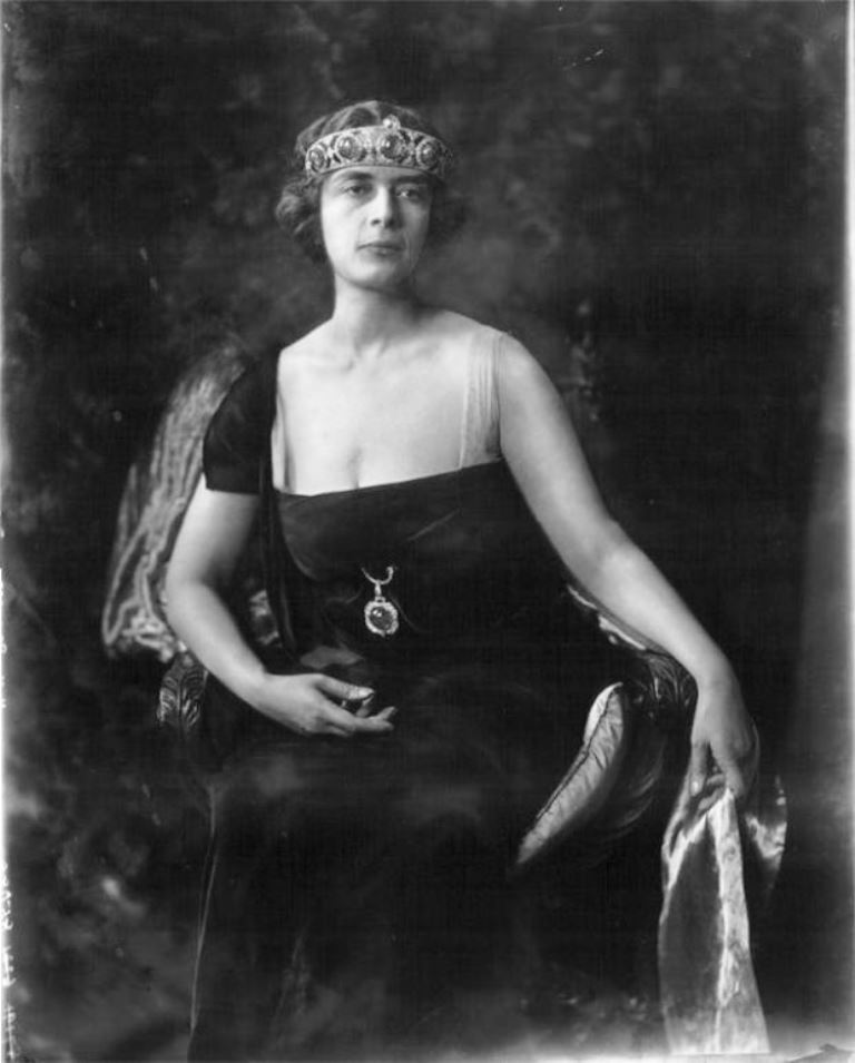Martha Bibescu, prințesă, romancieră, poetă, politiciană și memorialistă...