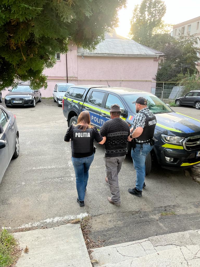 Încă un bărbat reținut de polițiști pentru acte de cruzime față de animale