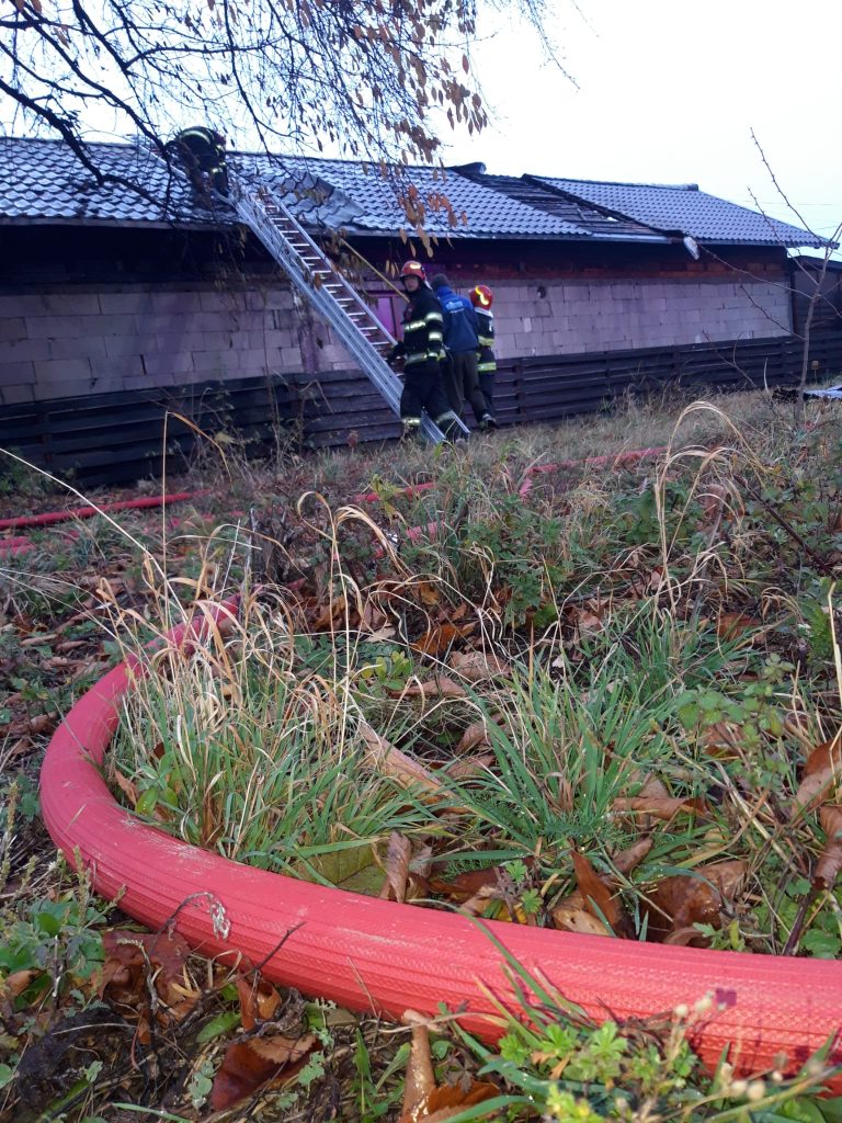 Incendiu în centrul localității Mălini