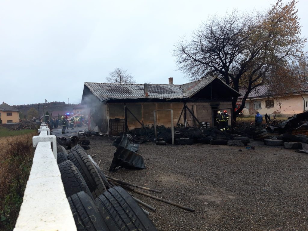 Incendiu în centrul localității Mălini