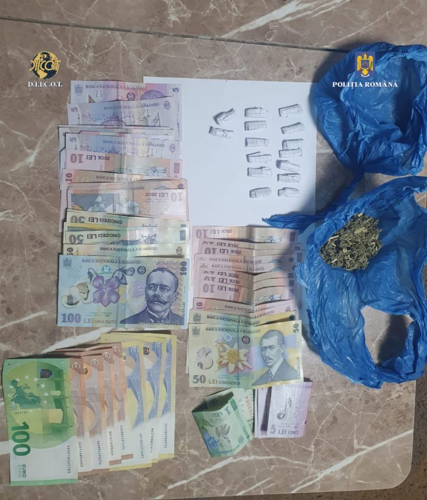 Percheziții la persoane bănuite de trafic de droguri de risc