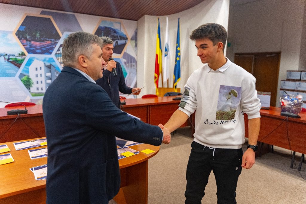 Voluntarii medieșeni premiați la Primăria Mediaș