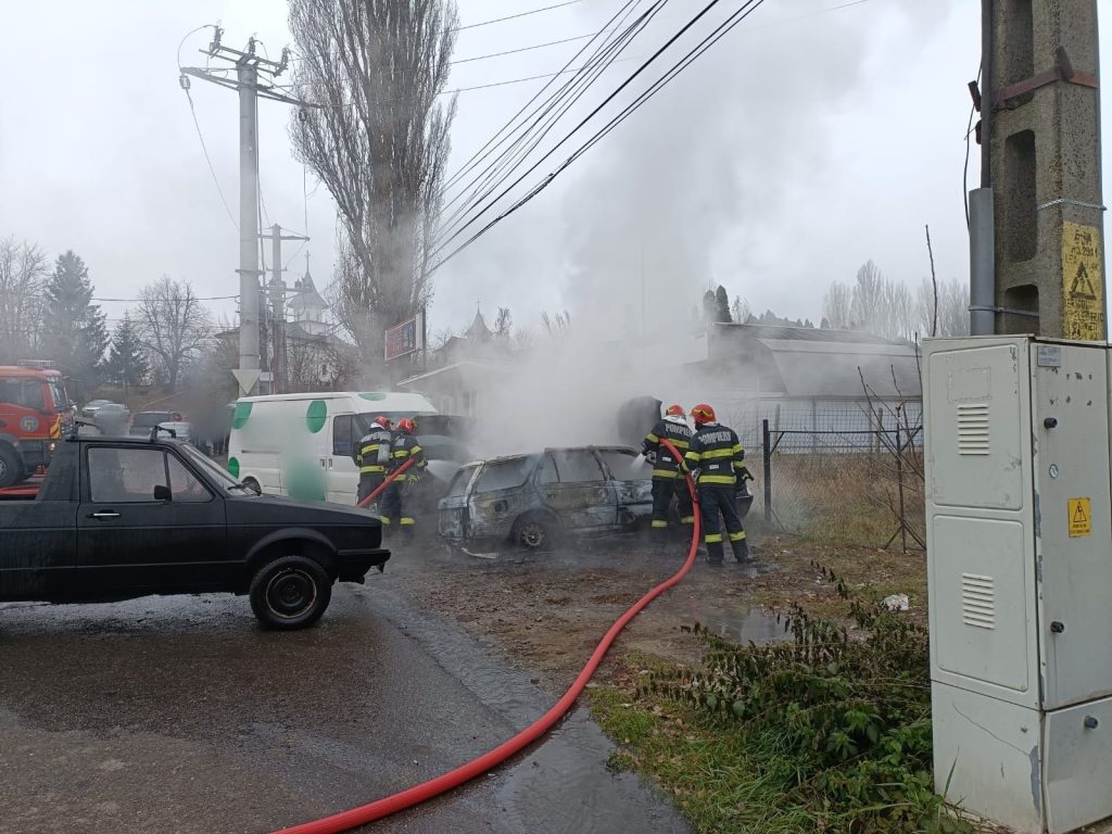 Incendiu izbucnit la trei autoturisme parcate în municipiul Fălticeni