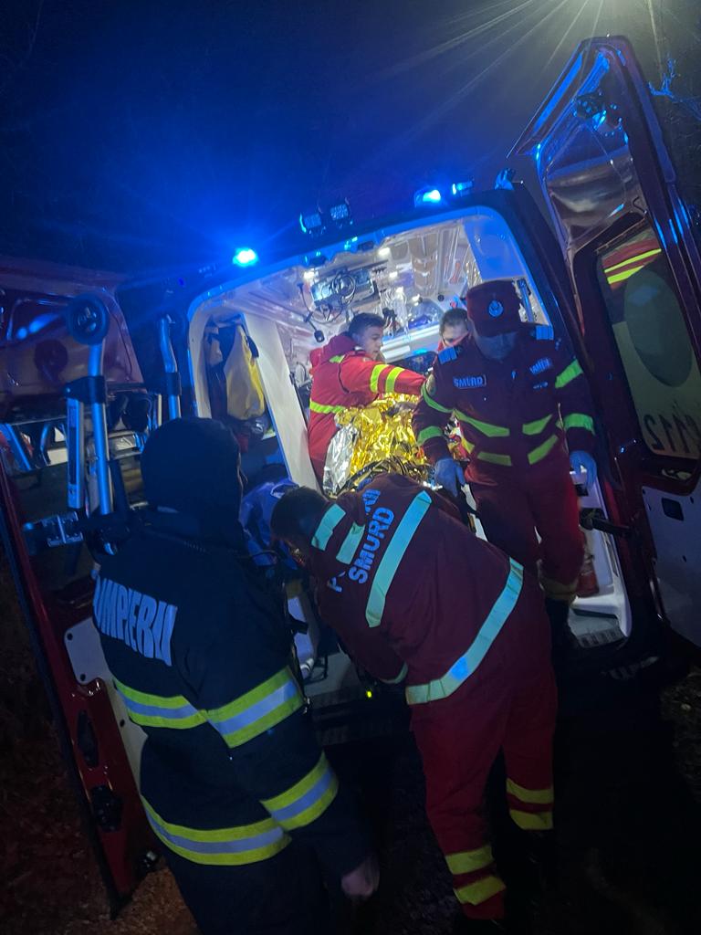 Intervenție în urma unui accident produs pe un teren agricol Intervenție în urma unui accident produs pe un teren agricol