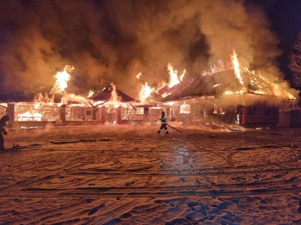 Incendiu izbucnit în localitatea Mănăstirea Humorului