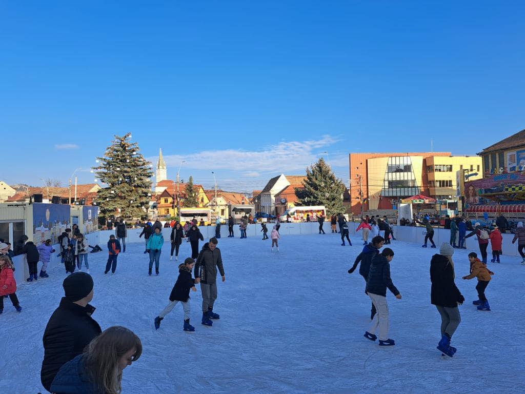 Patinoarul din Mediaș rămâne deschis până la sfârșitul lunii ianuarie