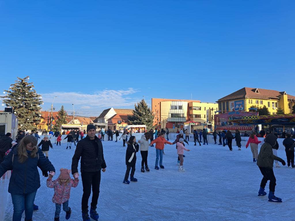 Patinoarul din Mediaș rămâne deschis până la sfârșitul lunii ianuarie