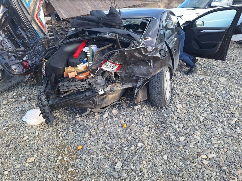 Accident rutier în localitatea Cornu Luncii, cu două persoane rănite