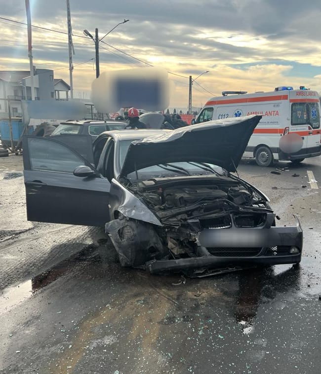 Accident rutier produs la intrarea în localitatea Trestiana, comuna Grivița Accident rutier produs la intrarea în localitatea Trestiana, comuna Grivița