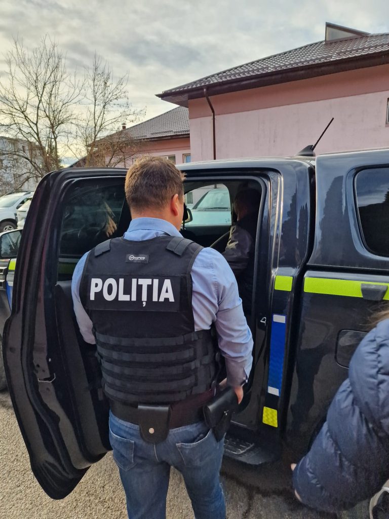 Încă un bărbat reținut de polițiști pentru acte de cruzime față de animale