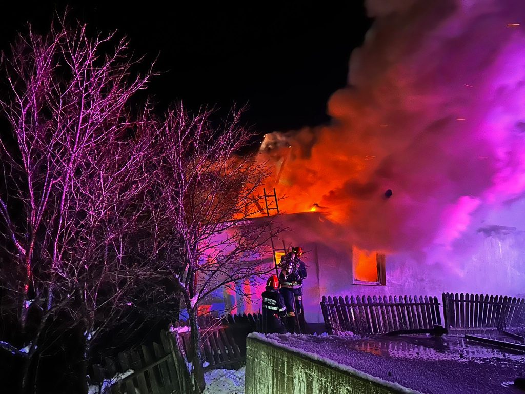 Incendiu la o casă de locuit din localitatea Voievodeasa, comuna Sucevița