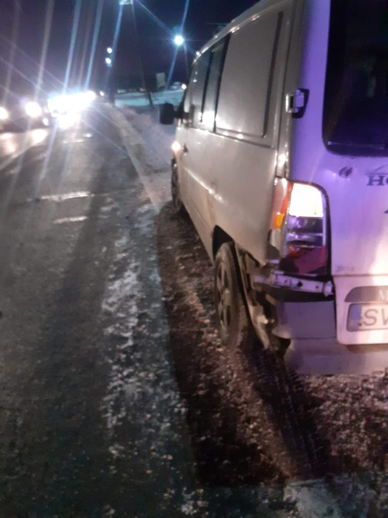 Un carambol cu patru autovehicule s-a produs la Rădăuți