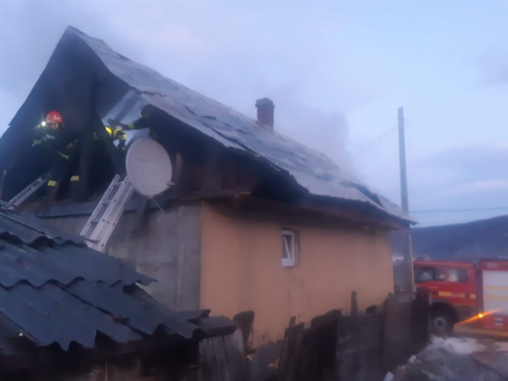 Un incendiu a izbucnit la o casă de locuit din comuna Pătrăuți