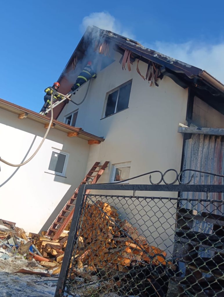 Incendiu la o clădire din Vicovu de Sus Incendiu la o clădire din Vicovu de Sus