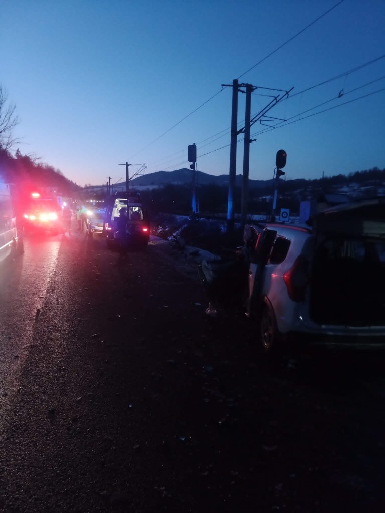 Accident rutier cu două autoturisme implicate în localitatea Molid