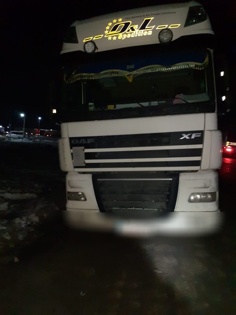 Pompierii din Huși au intervenit la un accident rutier cu scurgeri de combustibil Pompierii din Huși au intervenit la un accident rutier cu scurgeri de combustibil