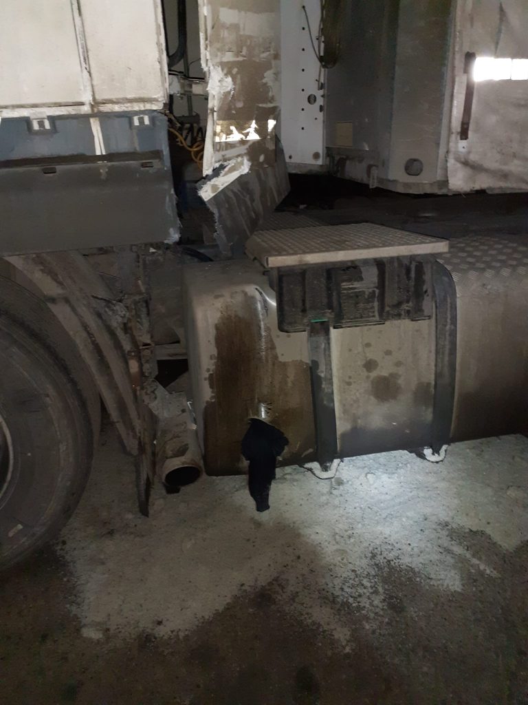 Pompierii din Huși au intervenit la un accident rutier cu scurgeri de combustibil Pompierii din Huși au intervenit la un accident rutier cu scurgeri de combustibil