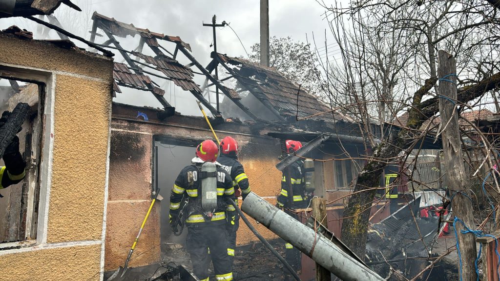 Incendiu la o casă de locuit din Sânpetru de Câmpie