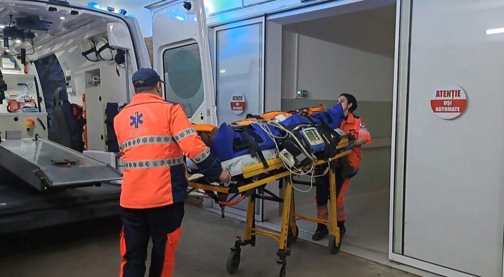 Accident grav la Mânzați: Băiat de 14 ani lovit de cal, transportat la spital