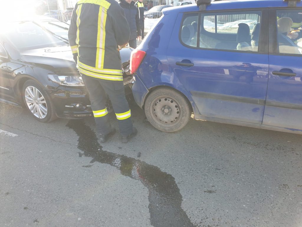 Pompierii vasluieni au salvat o victimă a unui accident rutier
