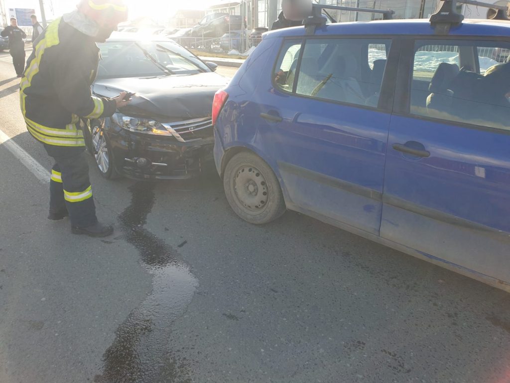 Pompierii vasluieni au salvat o victimă a unui accident rutier