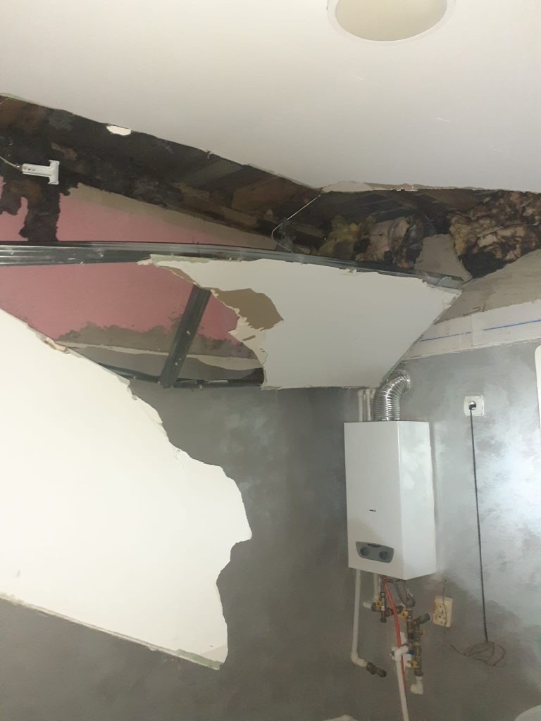 Explozie la o locuință din Stănilești: Trei copii și tatăl lor răniți