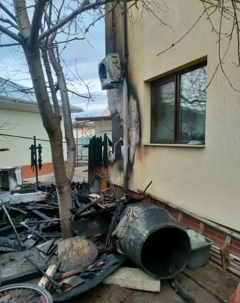 Incendiu la o anexă a unei locuințe din Bârlad