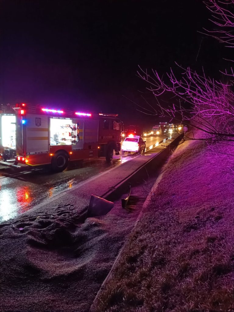 Accident rutier pe DN 24B: Un camion încărcat